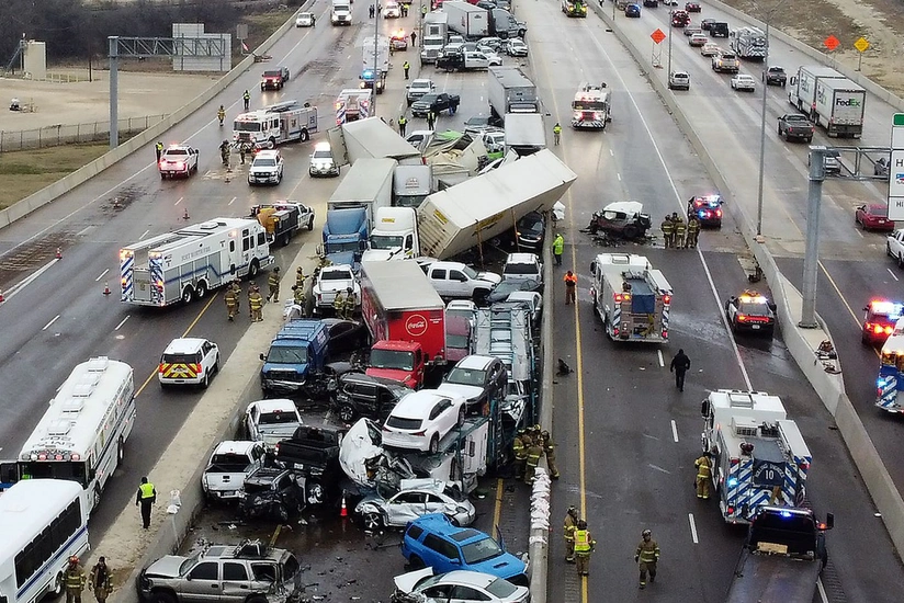 9 dead in 133-car pileup in Fort Worth after freezing rain coats roads