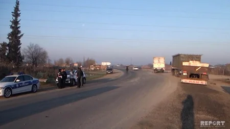 В Сабирабаде микроавтобус попал в ДТП, есть погибший и раненые - ФОТО