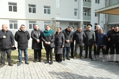 Qüsursuz xidmət etmiş bir qrup hərbi qulluqçuya mənzil verilib