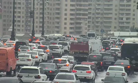 Bakının bəzi yollarında sıxlıq yaranıb