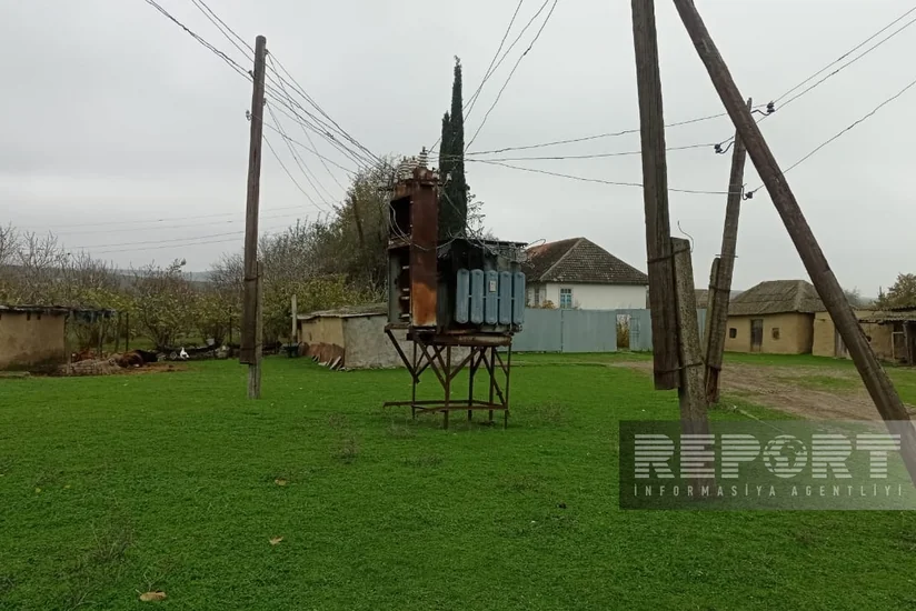 Cəlilabadın Moranlı kəndində işıq dirəkləri çürüyüb, elektrik naqilləri təhlükə mənbəyinə çevrilib - YENİLƏNİB