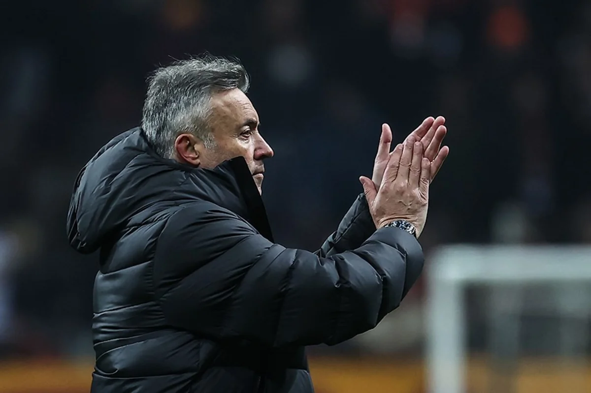 Qalatasaray baş məşqçisini vaxtından əvvəl istefaya göndərə bilər