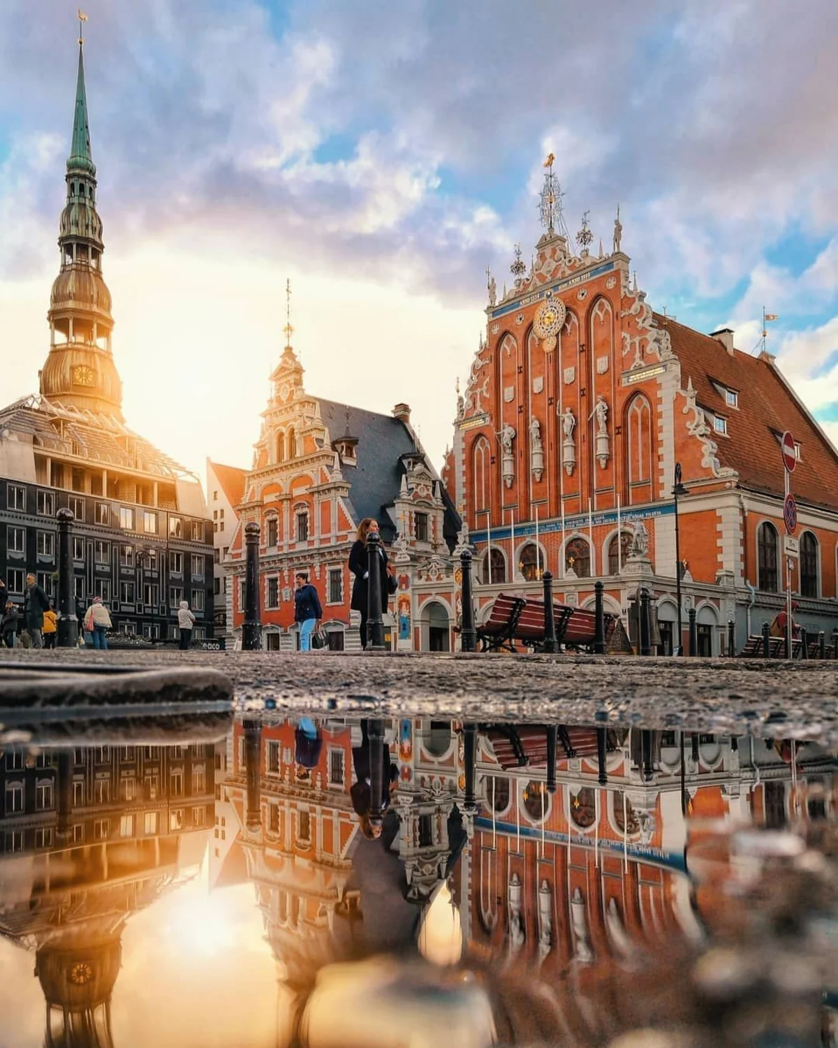 Latviyada komendant saatı qüvvəyə minib