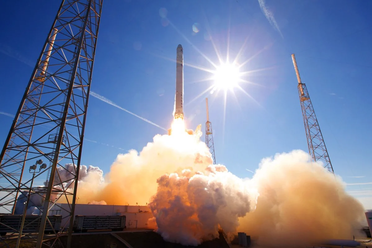 SpaceX запустила Falcon 9 с египетским спутником