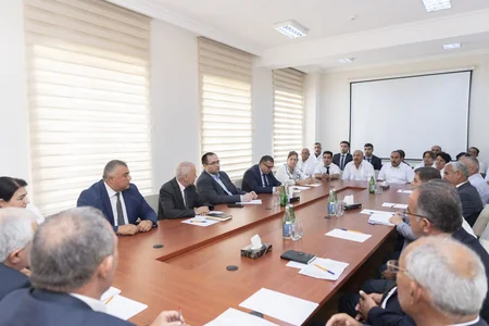 Kənd təsərrüfatı naziri Bərdə və Ağcabədidə fermerlərlə görüşüb