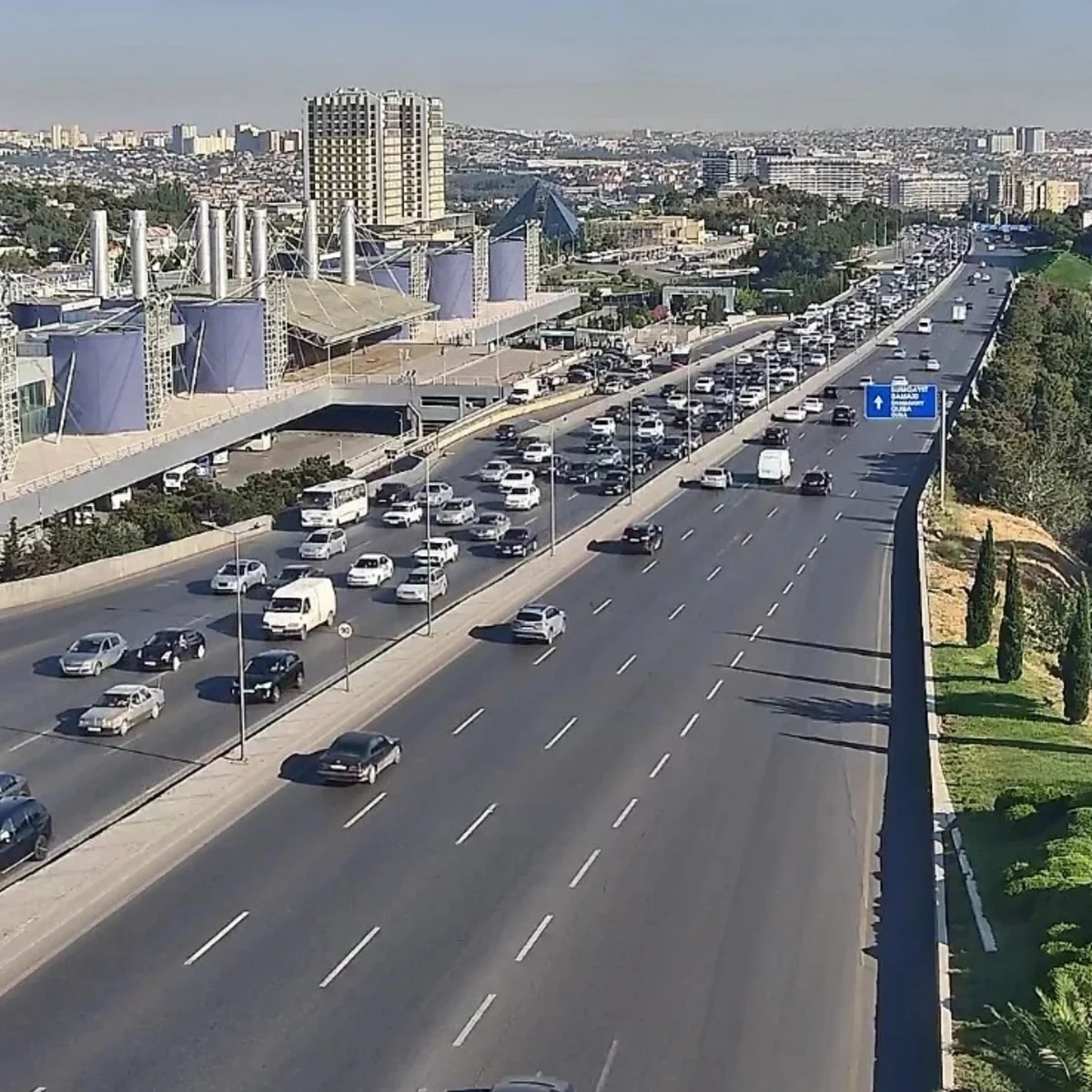 Bakıda səhər saatlarında ​nəqliyyatın hərəkətində sıxlıq yaranıb - SİYAHI