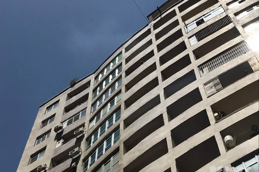 Bakıda hündürmərtəbəli binada yanğın olub - FOTO
