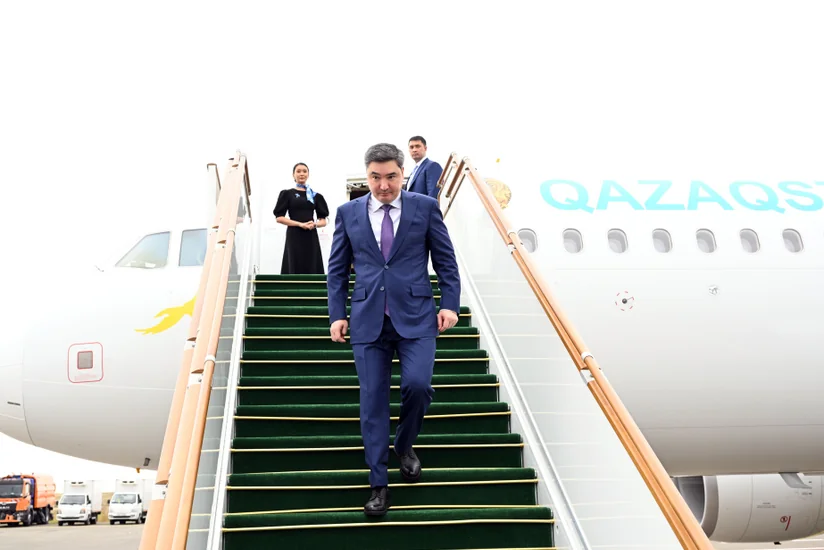 Kazakhstan’s Prime Minister arrives in Azerbaijan for ECO’s 17th summit