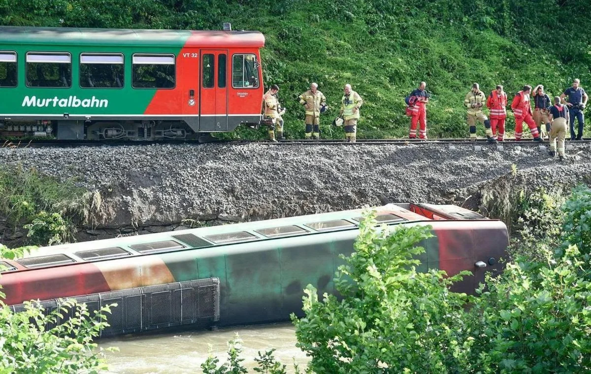 Avstriyada qatar qəzaya uğrayıb, xəsarət alanlar var