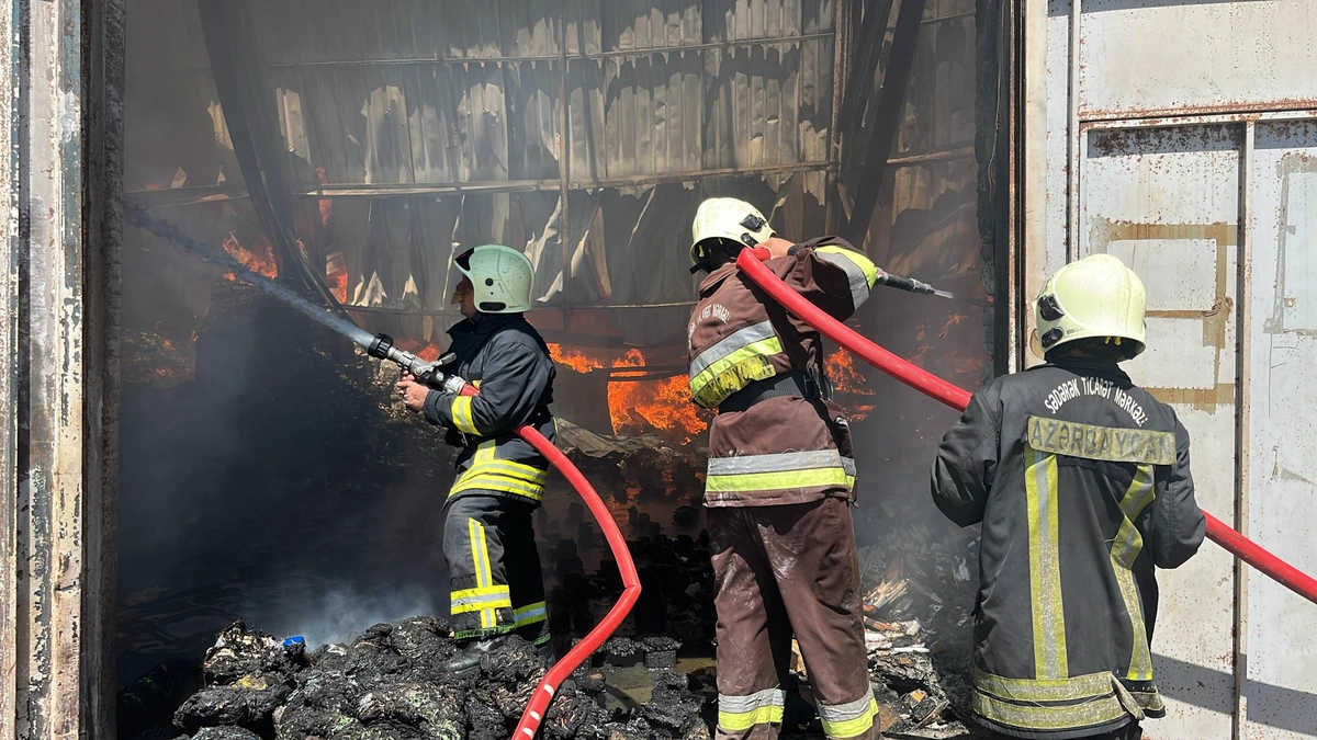 “Sədərək”də yanğının söndürülməsinə FHN-in 30 xüsusi təyinatlı texnikası, 140 şəxs heyəti cəlb olunub - YENİLƏNİB-4