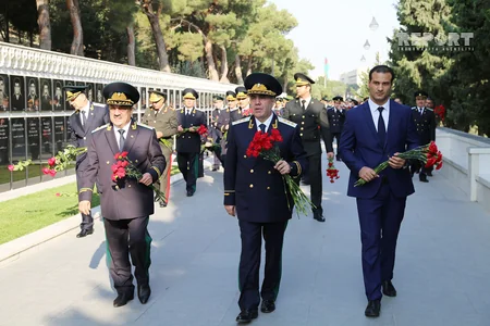 Prokurorluq işçiləri Fəxri və Şəhidlər xiyabanlarını ziyarət ediblər