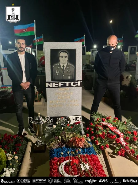 Neftçi Çempionluq Kubokunu şəhid azarkeşlərinin məzarına apardı