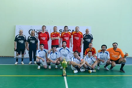 FIDE prezidenti Şəmkirdə şahmatçılarla futbol oynayıb