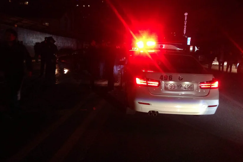 Bakıda kobud qayda pozan sürücü 4 avtomobilin toqquşmasına səbəb olub, xəsarət alanlar var - FOTO