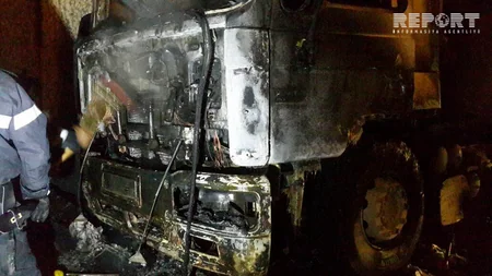 Bakı-Quba yolunda yük avtomobili yanıb, tıxac yaranıb - FOTO - VİDEO