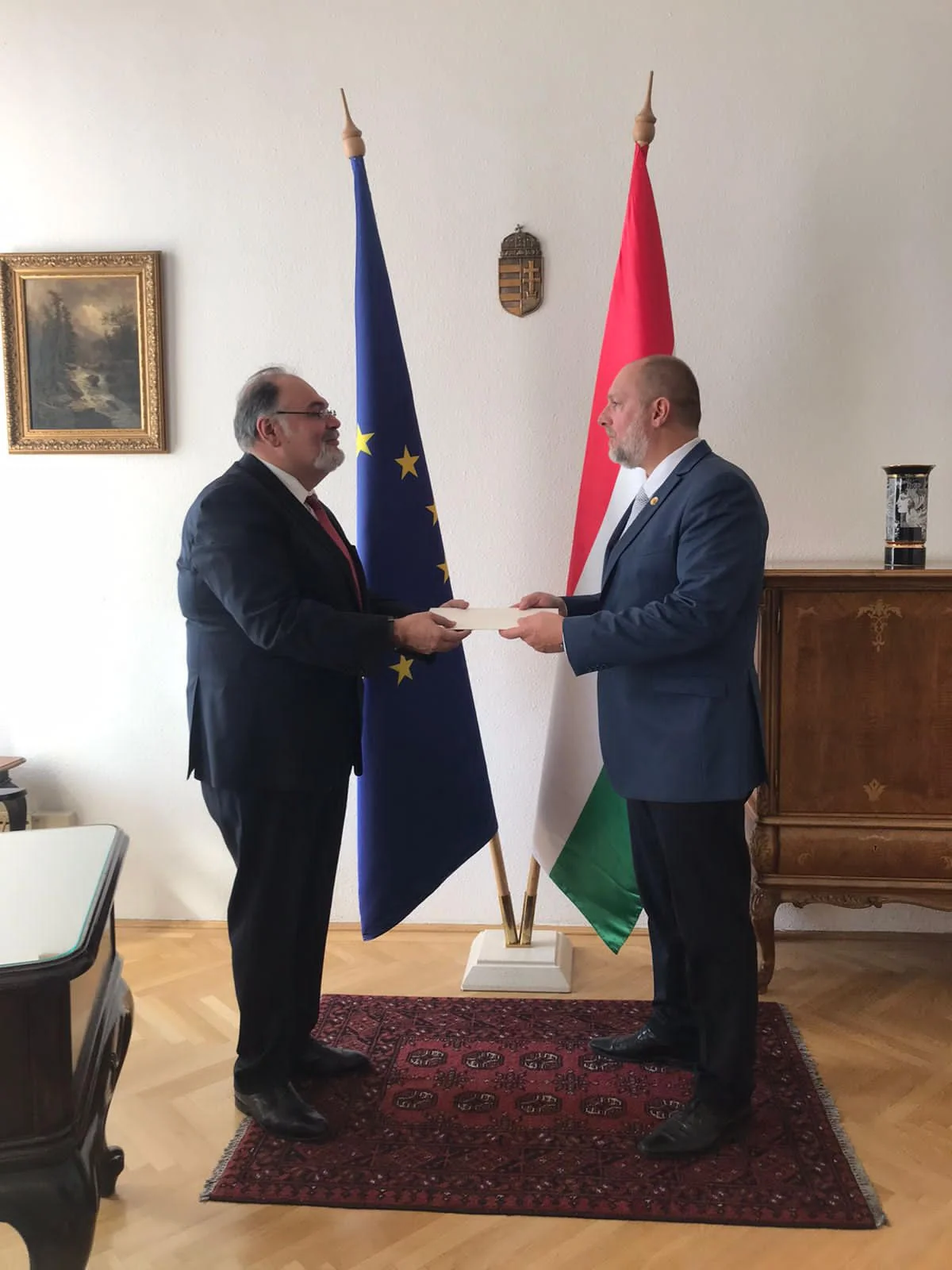 Azərbaycan səfiri etimadnaməsinin surətini Macarıstan XİN-ə təqdim edib