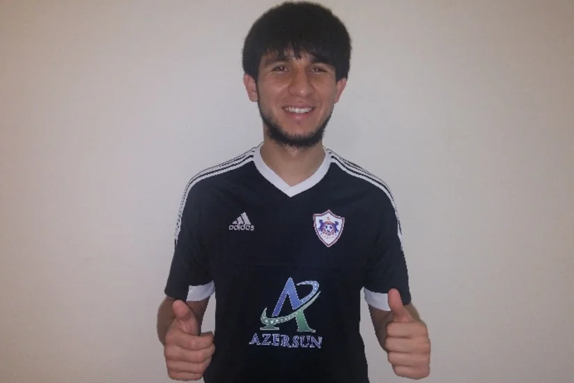 Qarabağ Əfran İsmayılovla müqavilə bağlayıb