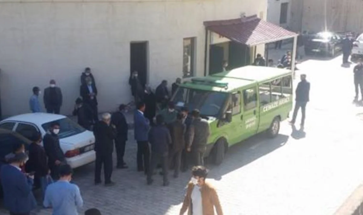 Türkiyədə terrorçular ərzaq yardımı paylayanlara hücum edib, 2 nəfər ölüb