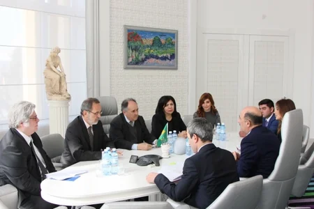 Əbülfəs Qarayev Braziliya Senatının komitə sədri Kristovam Buarkeni qəbul edib