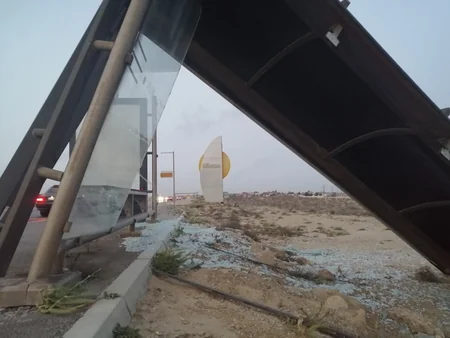 Bakıda güclü külək dayanacağı aşırıb