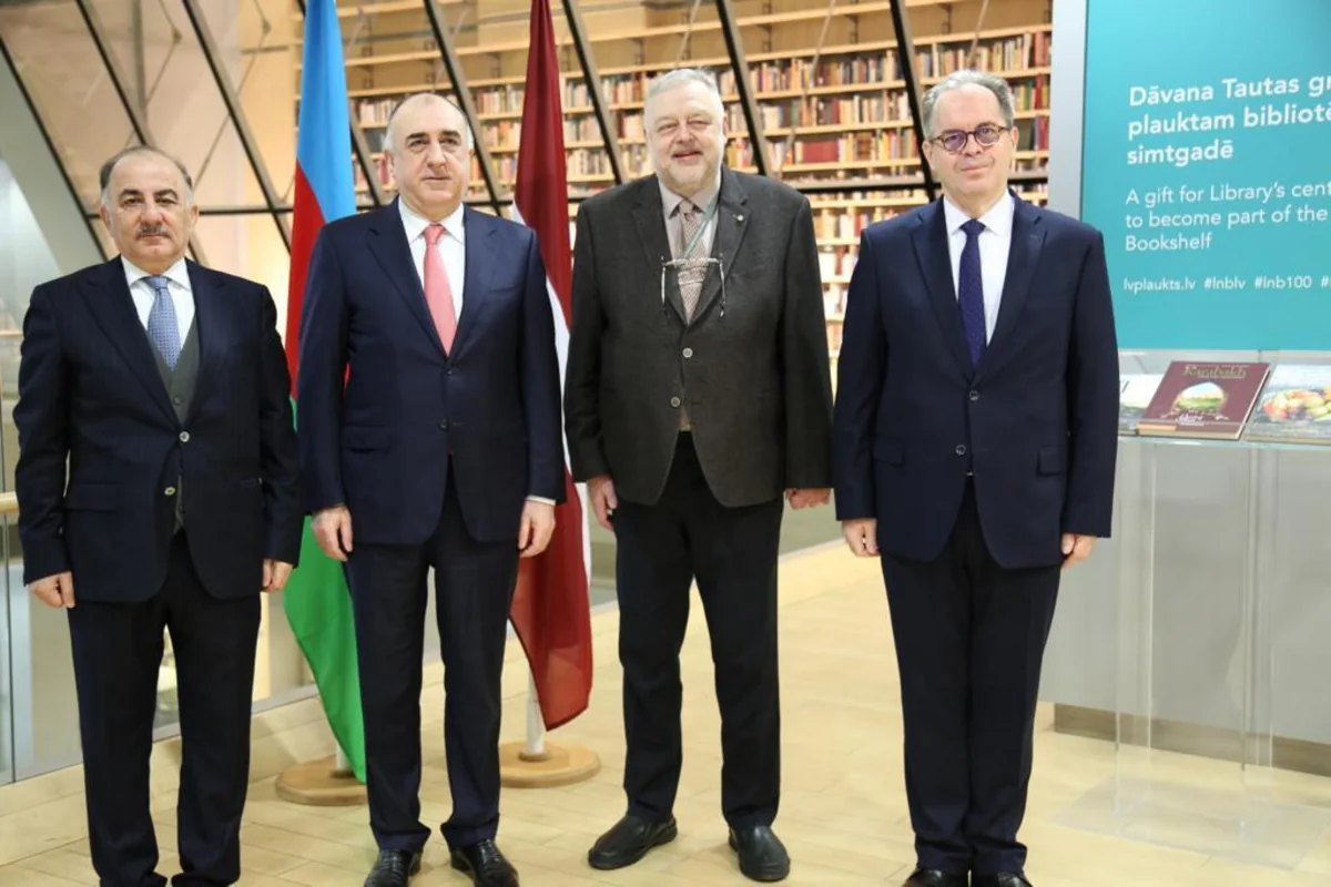 Elmar Məmmədyarov Latviya Milli Kitabxanasına Dağlıq Qarabağla bağlı kitab hədiyyə edib