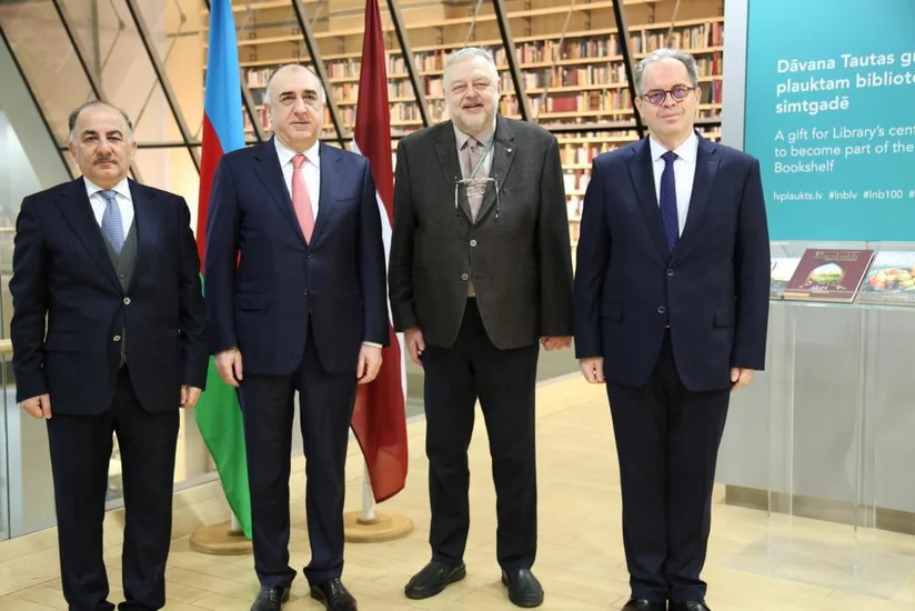 Elmar Məmmədyarov Latviya Milli Kitabxanasına Dağlıq Qarabağla bağlı kitab hədiyyə edib