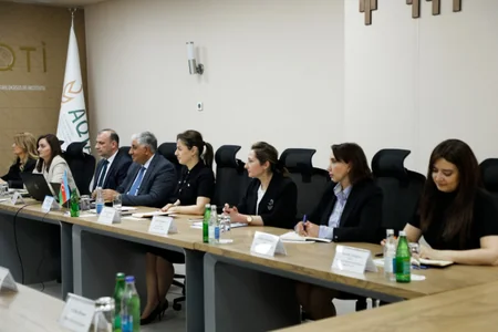 Azerbaijani agency, WHO mull elimination of foot-and-mouth disease