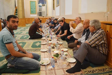 Nikoil Bank Bakıda iftar süfrəsi təşkil edib