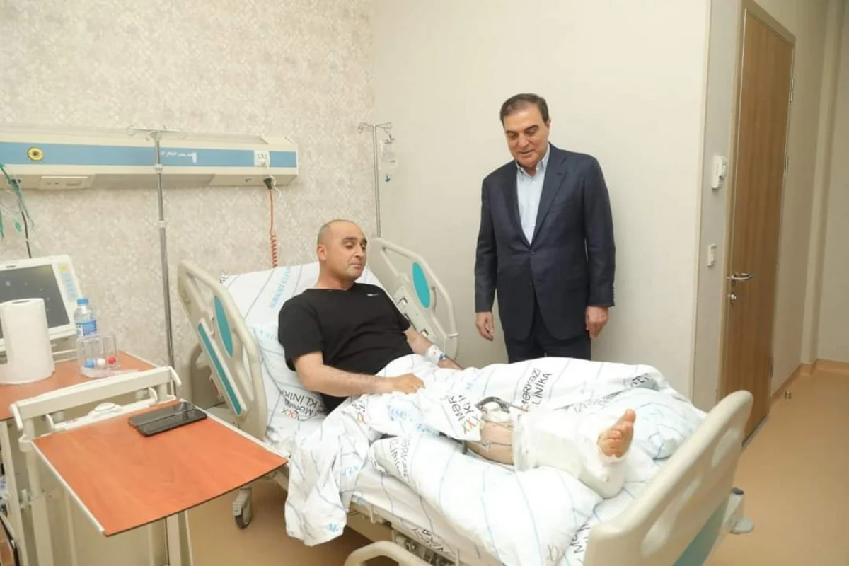 Gəncənin icra başçısı Kəlbəcərdə minaya düşən hərbi hissə komandirini ziyarət edib