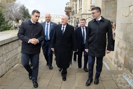 İraq Prezidenti İçərişəhərlə tanış olub