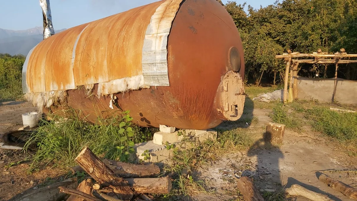 Qaxda qeyri-qanuni yolla ağac kömürü istehsal edən 2 ocaqxana aşkarlanıb