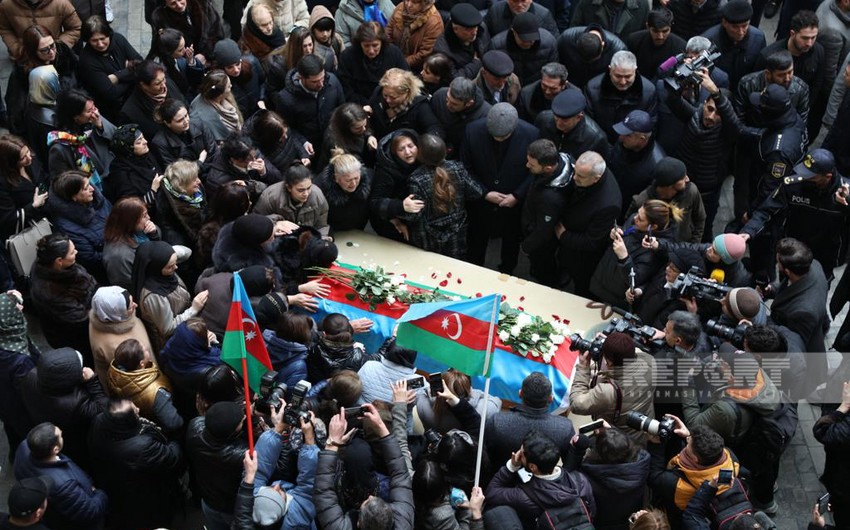 Azərbaycan şəhidi ilə vidalaşır - FOTOREPORTAJ
