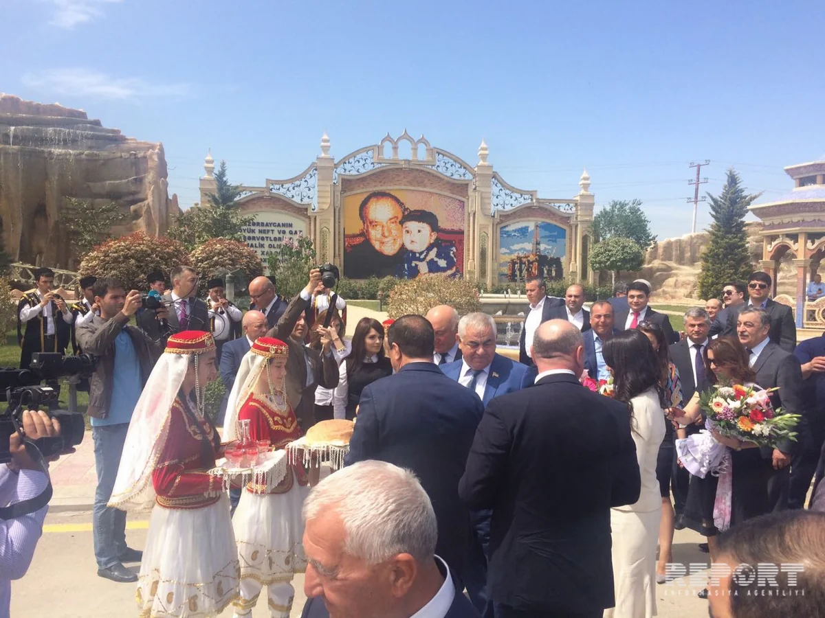 Dərbənd adminstrasiyasının rəhbəri Xaçmazda Heydər Əliyevin abidəsini ziyarət edib - FOTO