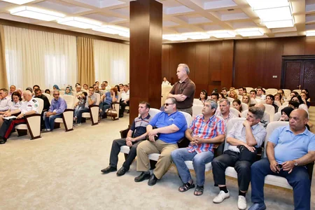 Dövlət Miqrasiya Xidmətinin rəisi Azərbaycanda qaçqın statusu alan şəxslərlə görüşüb