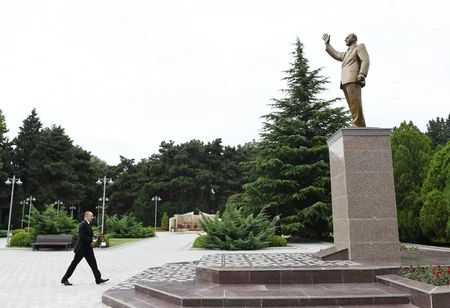 Prezident İlham Əliyev Naftalana səfərə gedib