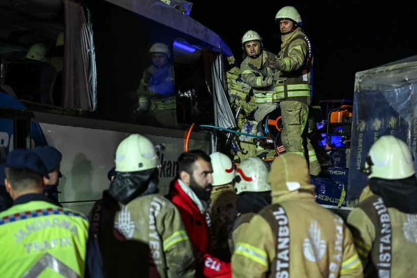 Türkiyədə avtobus yük maşınına çırpılıb, ölən və yaralananlar var