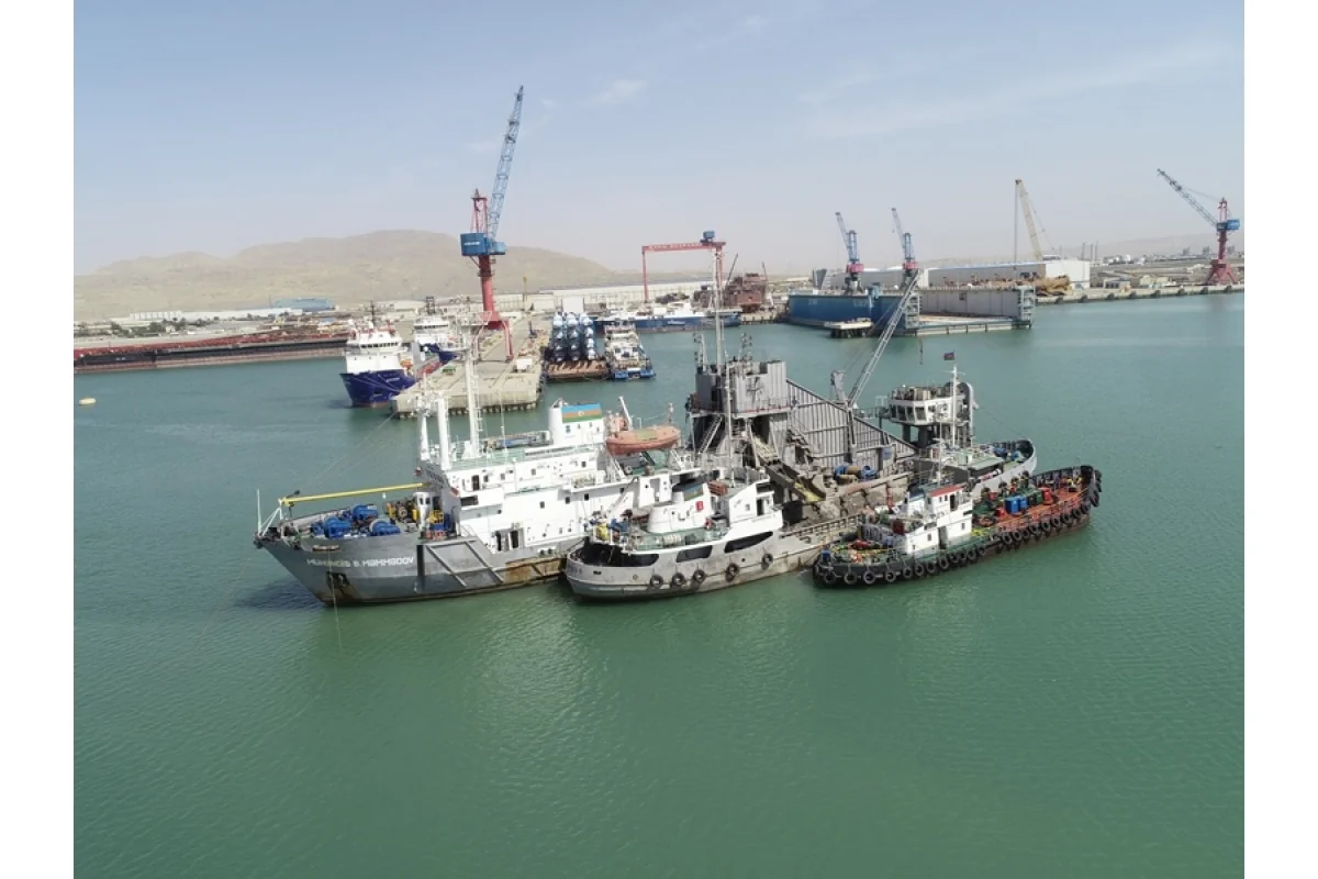 ASCO vessels carry out dredging operations in harbor area of Baku Shipyard