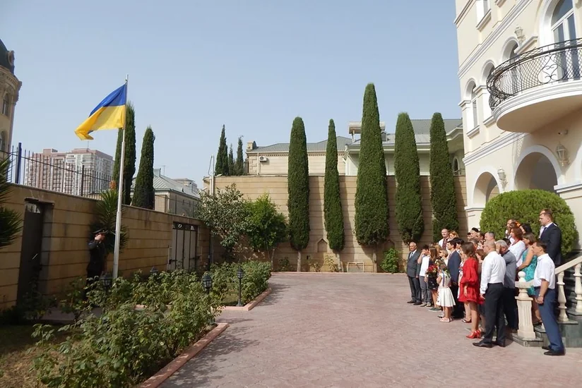 В посольстве Украины в Азербайджане началось голосование