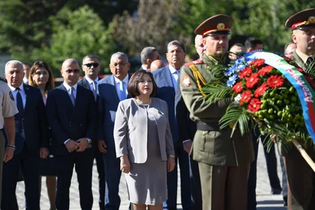 Sahibə Qafarova Sofiyada “Naməlum əsgər” abidəsini ziyarət edib