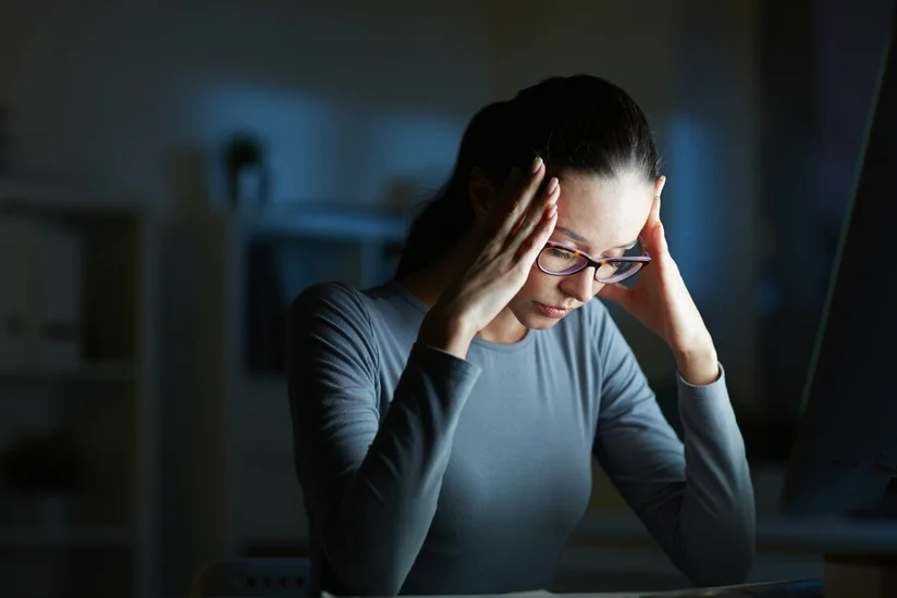 Врач назвал отличие обычной головной боли от коронавирусной