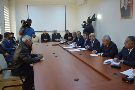 Kənd təsərrüfatı naziri Bərdədə vətəndaşları qəbul edib