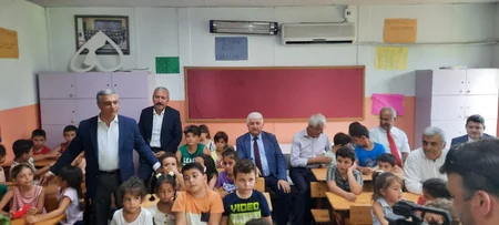 Azərbaycan Türkiyənin zəlzələdən zərərçəkən bölgəsinə 3000 məktəbli dəsti göndərib