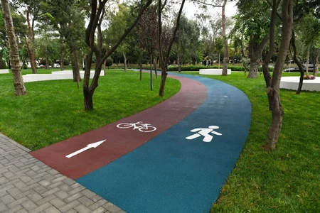 President Ilham Aliyev views conditions created at newly-reconstructed park in Baku
