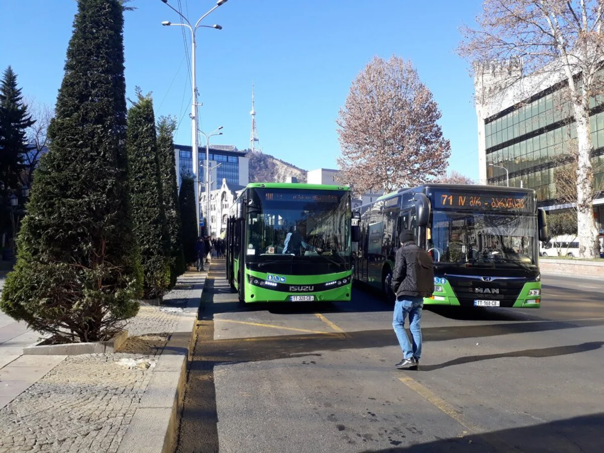 Tbilisinin ictimai nəqliyyatında ödəniş sistemi dəyişib