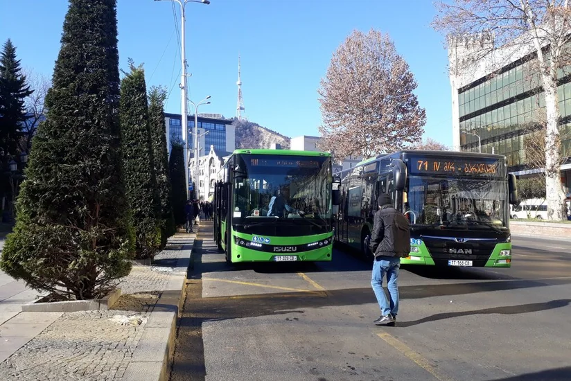 Tbilisinin ictimai nəqliyyatında ödəniş sistemi dəyişib