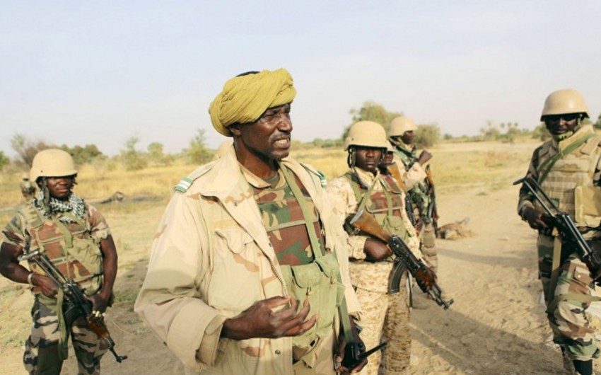 Nigeriyada silahlı şəxslər şəhərə hücum edərək onu yandırıb