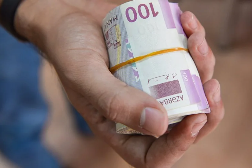 В Шамкире из магазина украли 3000 манатов