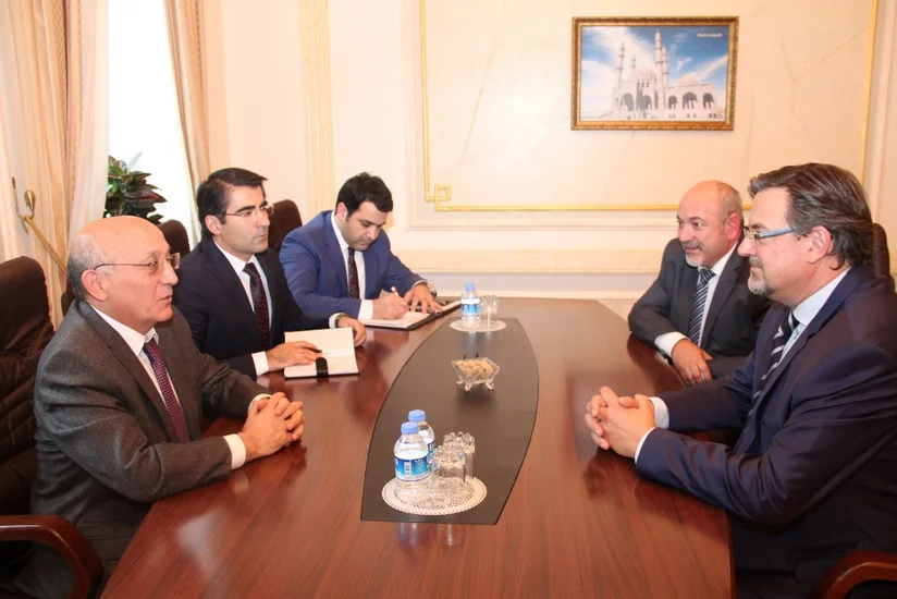Mübariz Qurbanlı ​İsveçdə fəaliyyət göstərən kilsənin direktoru ilə görüşüb