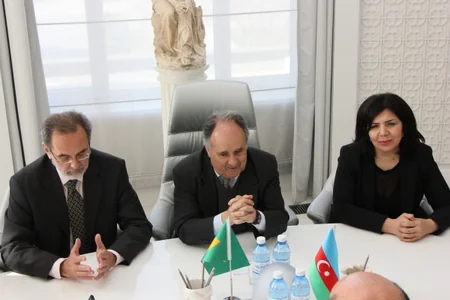 Əbülfəs Qarayev Braziliya Senatının komitə sədri Kristovam Buarkeni qəbul edib