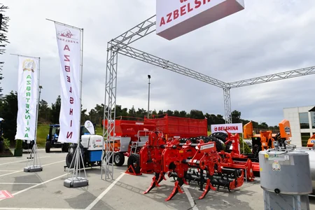 Президент и первая леди ознакомились с XVI выставкой Caspian Agro и XXVIII выставкой InterFood Azerbaijan